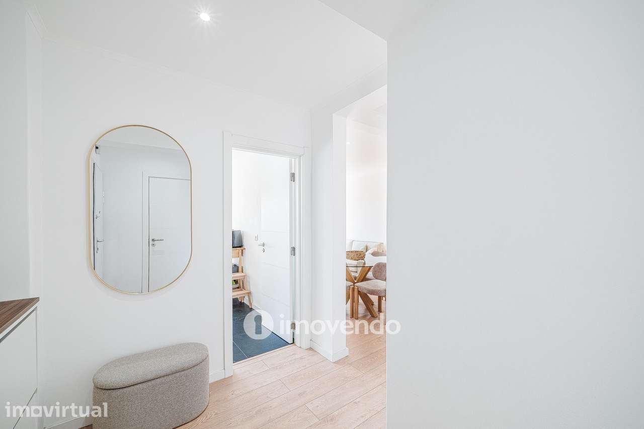 Apartamento T1 totalmente renovado, com luz natural, na Amadora - Grande imagem: 2/36
