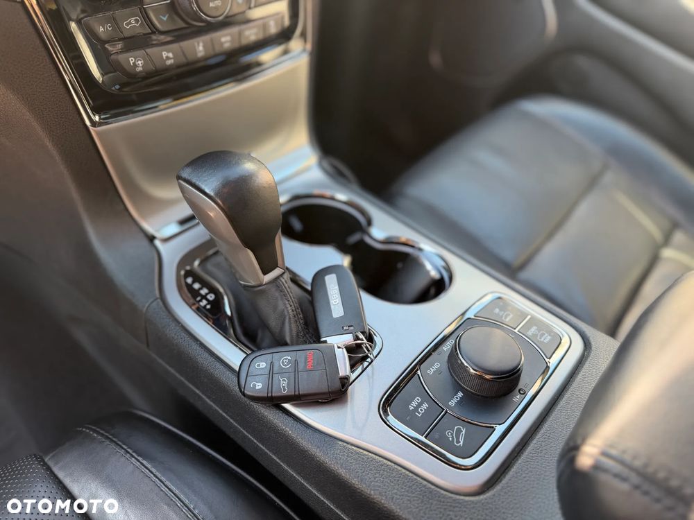 Jeep Grand Cherokee 5.7 V8 HEMI Overland Summit - 22
