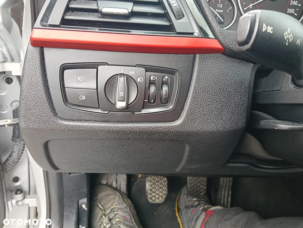 BMW Seria 3 318d DPF Edition Sport - 14