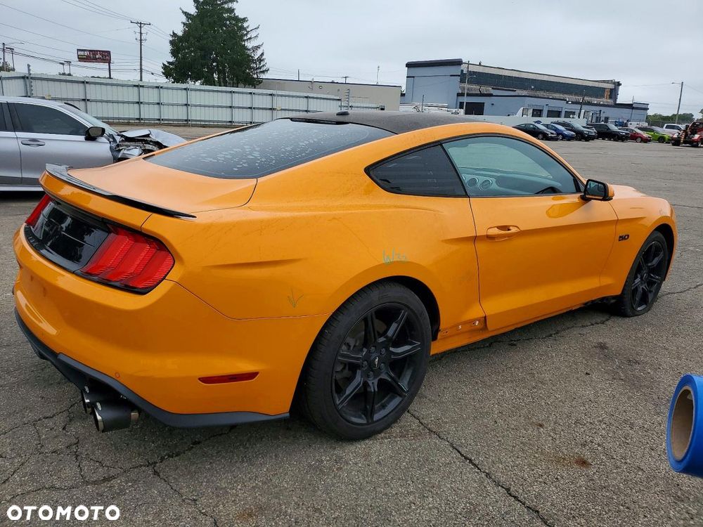 Ford Mustang 5.0 V8 GT - 4