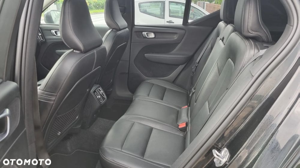 Volvo XC 40 T3 Geartronic Momentum Pro - 34