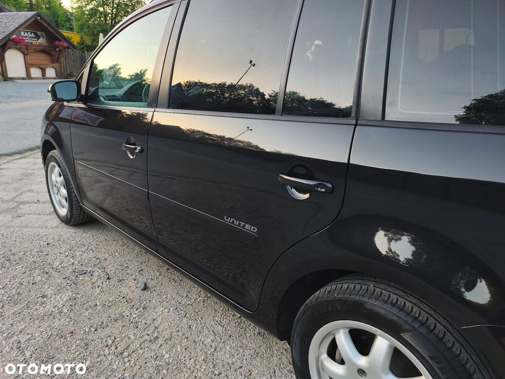 Volkswagen Touran - 14