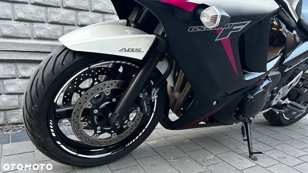 Suzuki GSX - 16