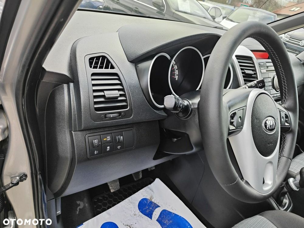 Kia Venga - 14