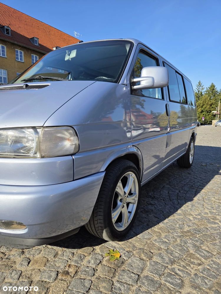 Volkswagen Caravelle - 11