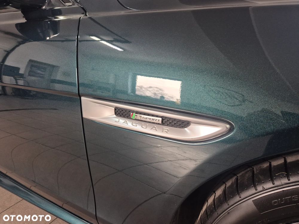 Jaguar XE 2.0 D R-Sport - 5