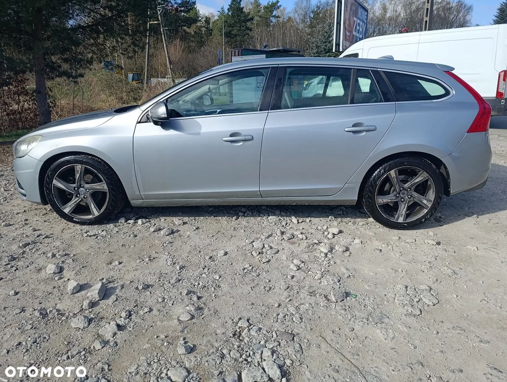 Volvo V60 D3 R-Design - 1