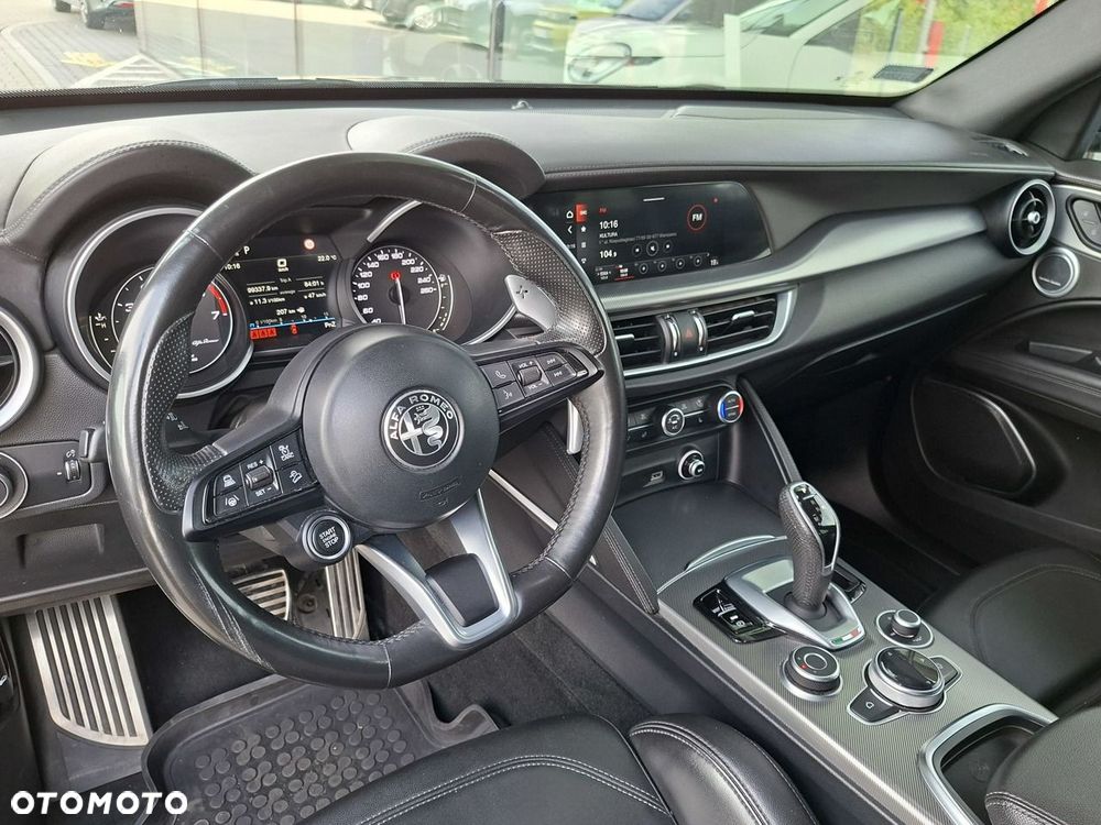 Alfa Romeo Stelvio - 10