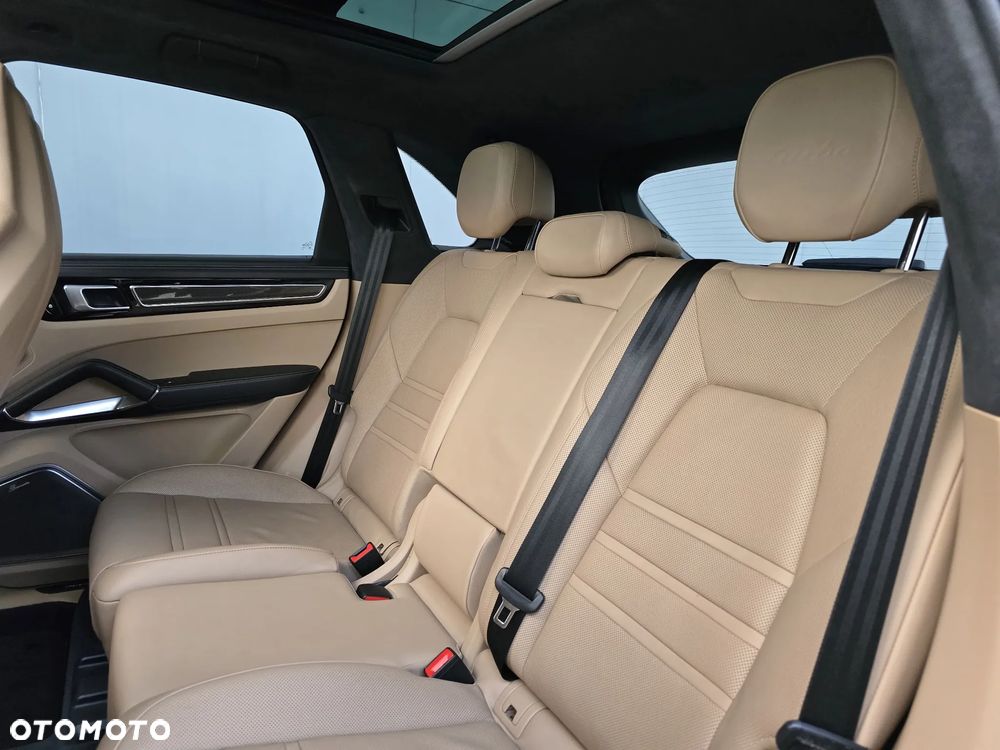 Porsche Cayenne Turbo - 19