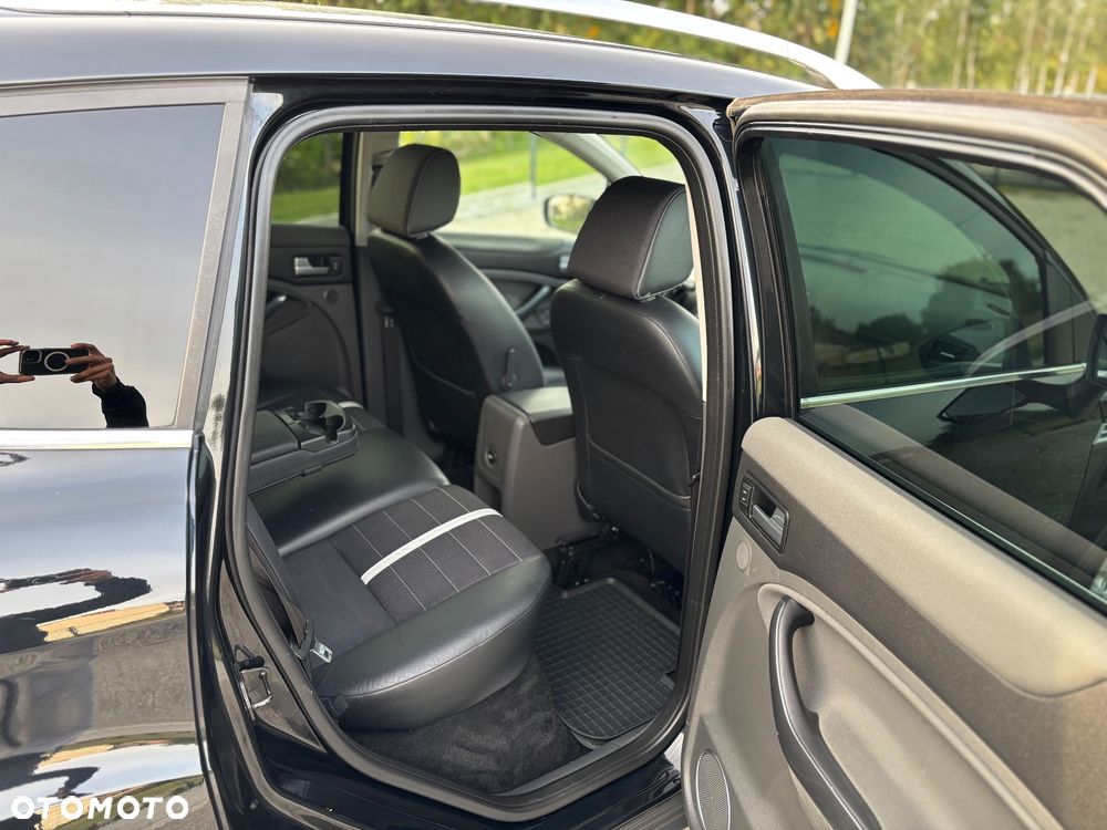 Ford Kuga - 11