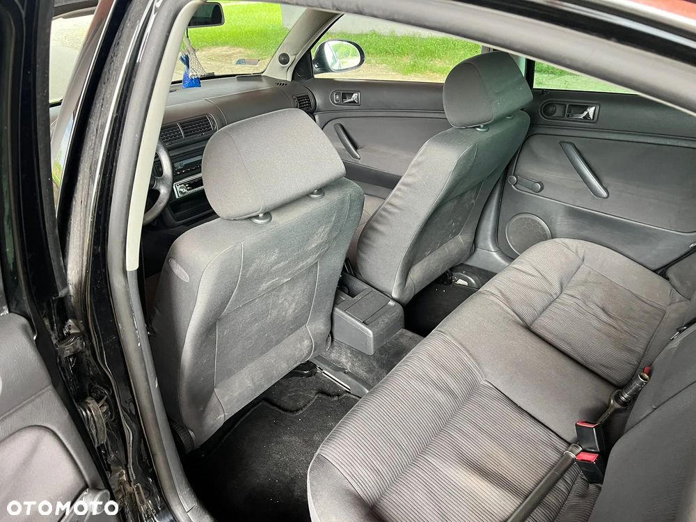 Volkswagen Passat 1.9 TDI Highline - 22