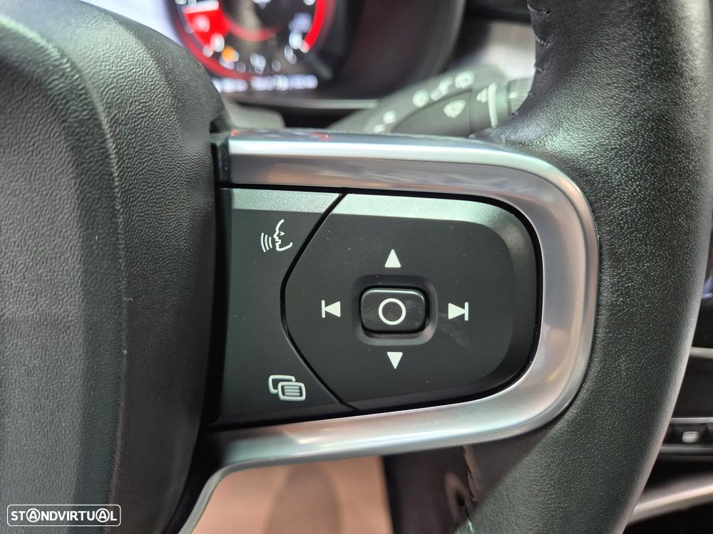 Volvo XC 40 2.0 D3 Momentum Plus - 26