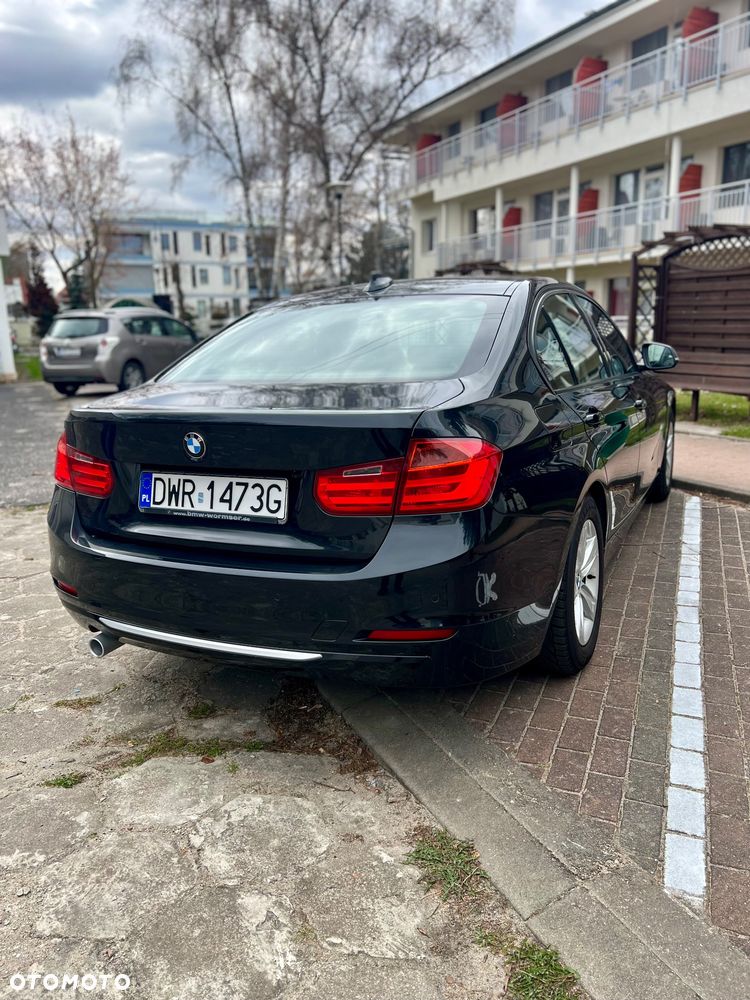 BMW Seria 3 318d - 5