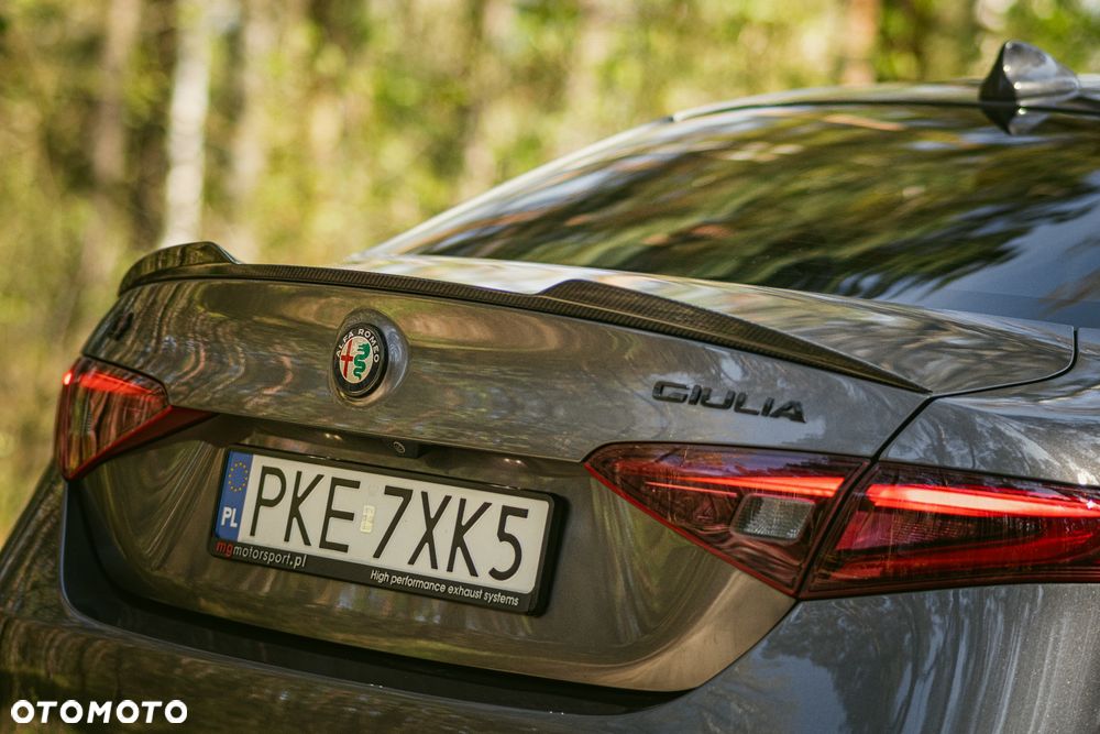 Alfa Romeo Giulia 2.0 Turbo 16V AT8-Q4 Veloce - 8