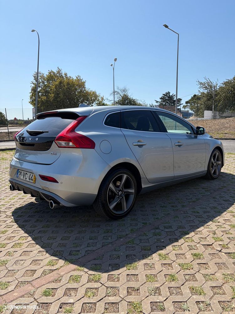 Volvo V40 D2 R Design - 6