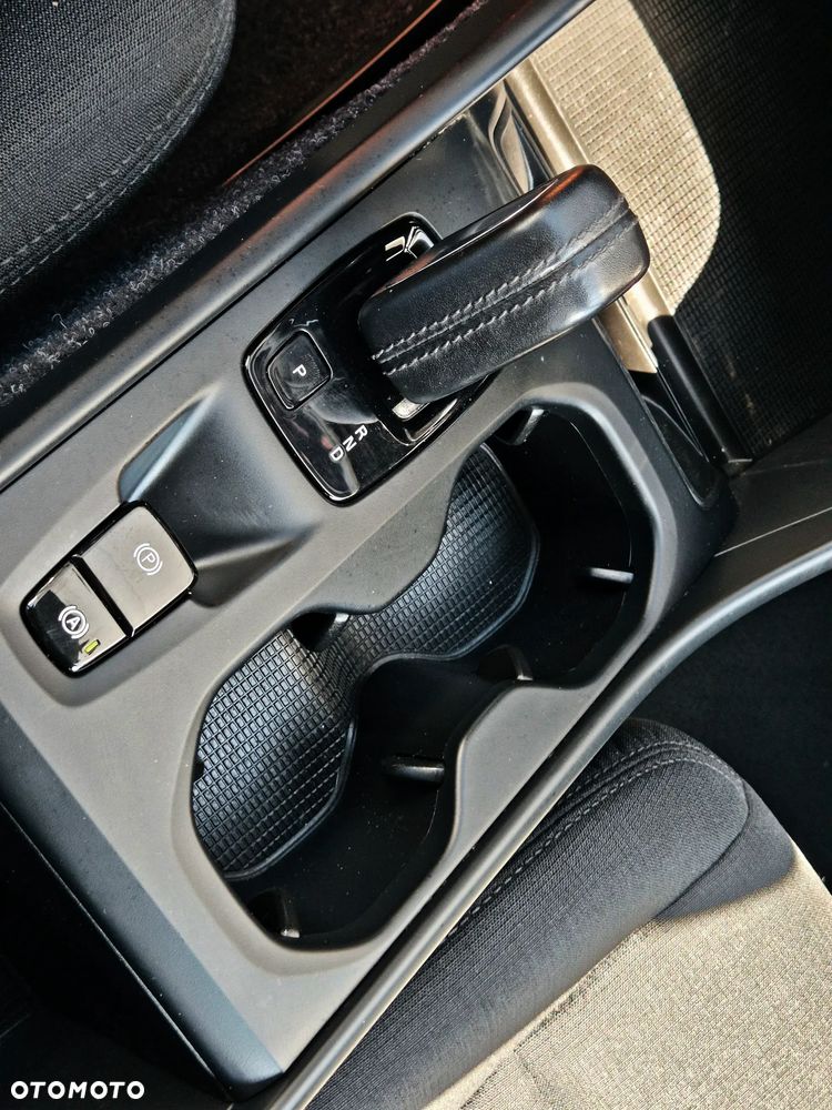 Volvo XC 40 D3 Momentum Pro - 34