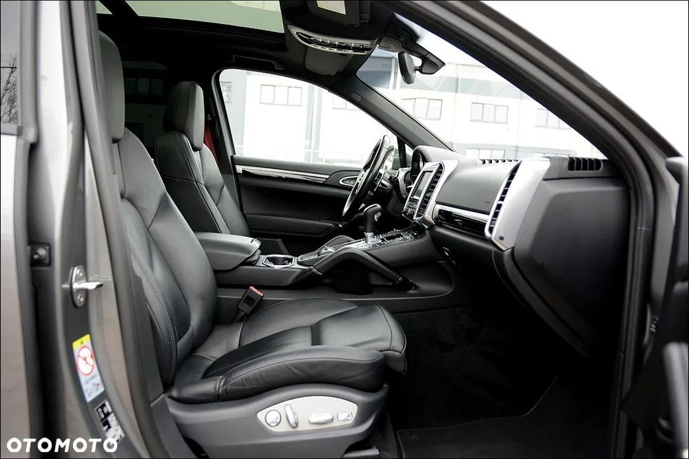 Porsche Cayenne S Platinum Edition - 24
