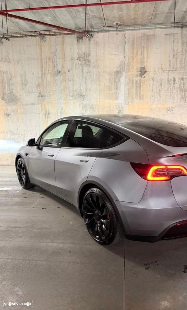 Tesla Model Y Performance Tração Integral - 21