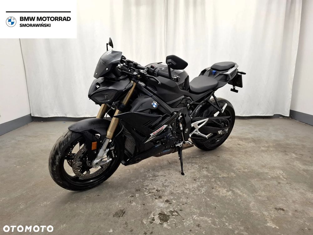 BMW S - 4