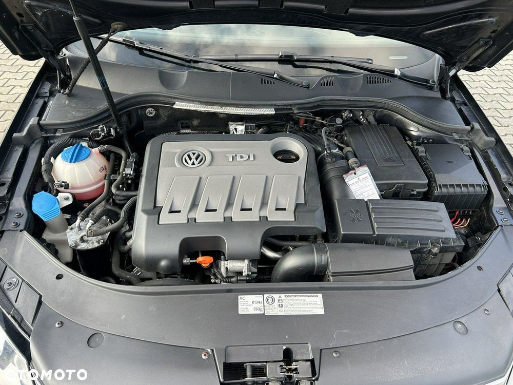 Volkswagen Passat 2.0 TDI Highline - 24