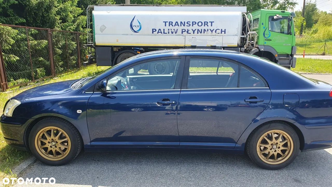 Toyota Avensis 1.8 VVT-i Sol - 1