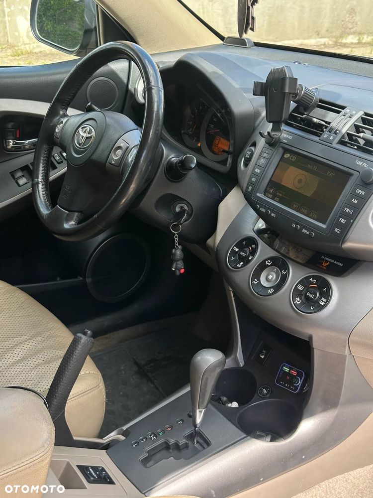 Toyota RAV4 2.0 VVT-i Premium - 11