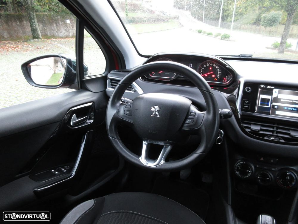 Peugeot 208 1.2 VTi SE Style - 31