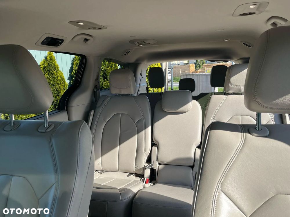 Chrysler Pacifica - 8