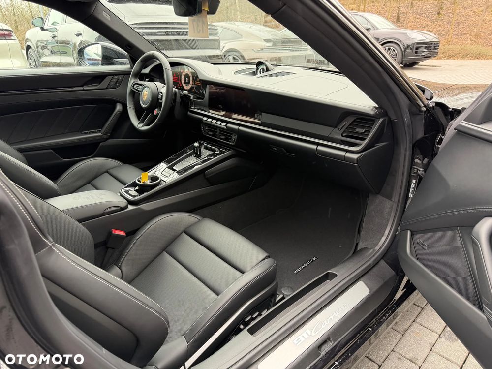 Porsche 911 Carrera - 17