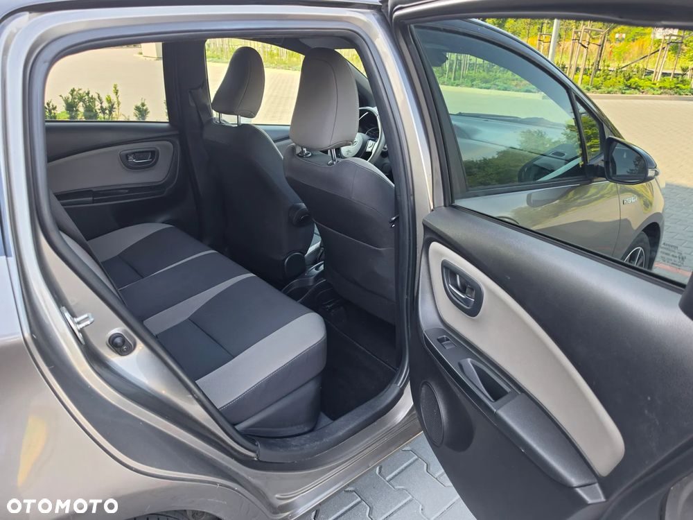 Toyota Yaris Hybrid 100 Selection Pure - 14