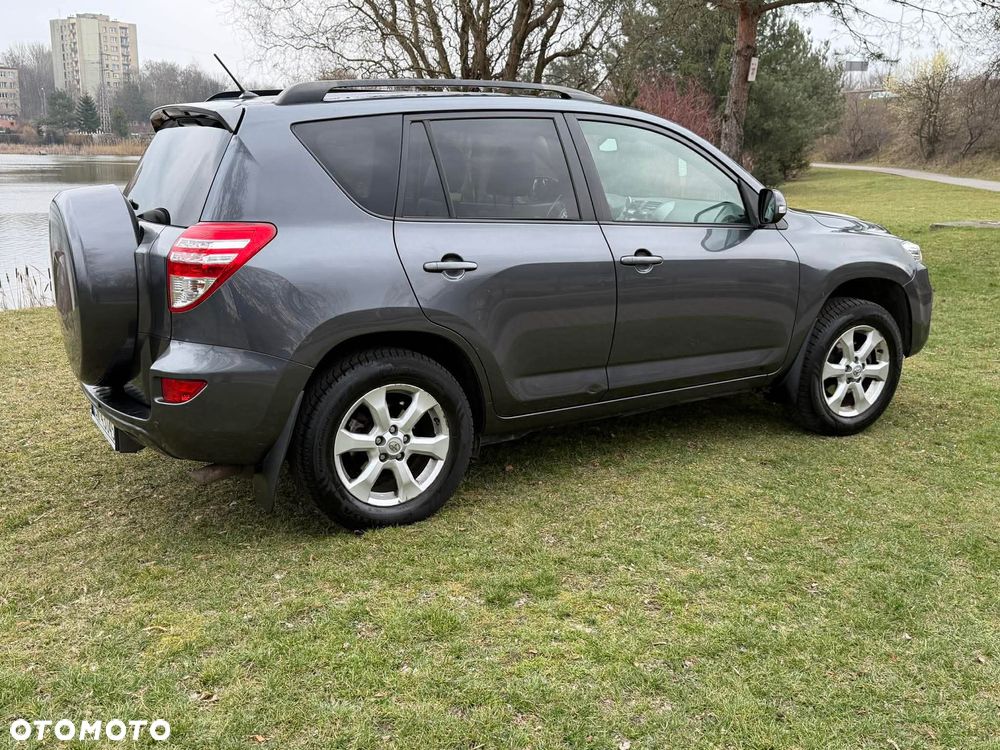 Toyota RAV4 2.0 VVT-i Premium - 11