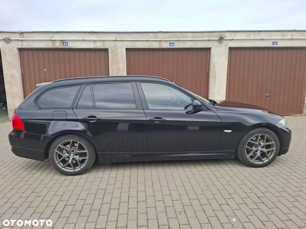 BMW Seria 3 318d DPF Touring - 5