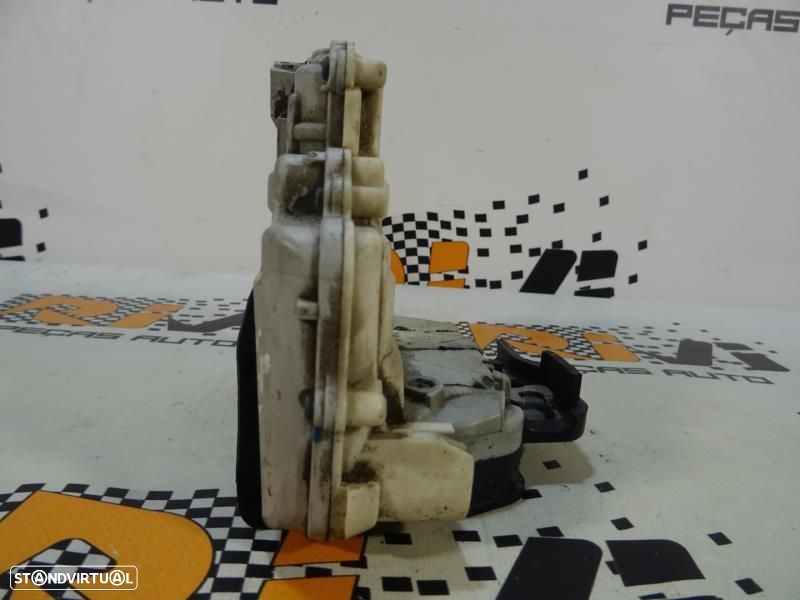 Fecho Da Porta Frente Direita Audi A3 (8P1)  4F2837016 / 4F2 837 016 - 2