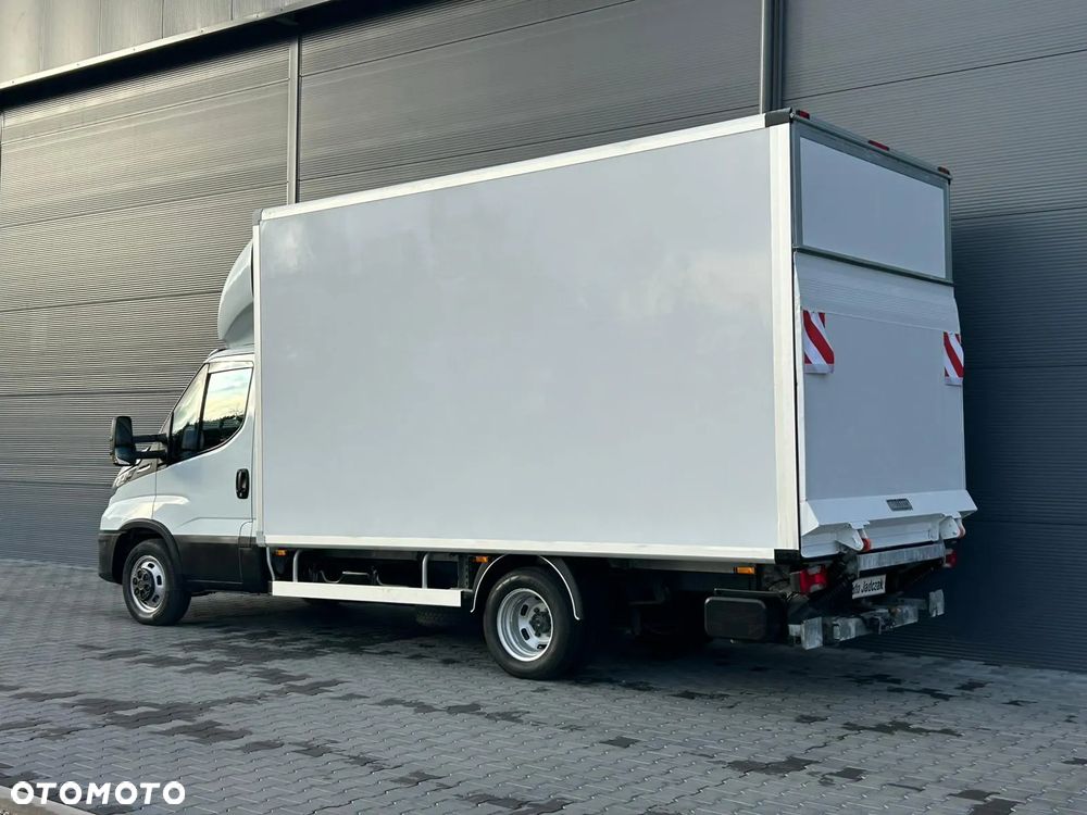 Iveco Daily 35C18 3.0 HPI Hi-Matic Kontener 8 palet + winda 1000kg + drzwi boczne **LED**Niski przebieg**Climatronic**Sprowadzony**2021R** - 4