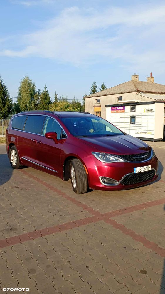 Chrysler Pacifica - 2