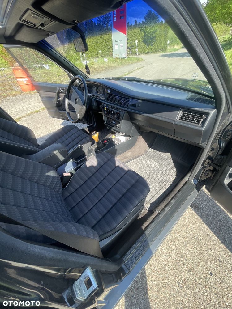 Mercedes-Benz W201 (190) - 17