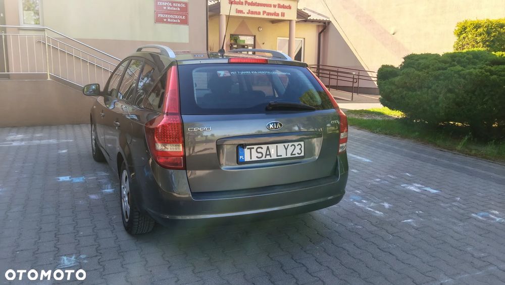 Kia Ceed - 11