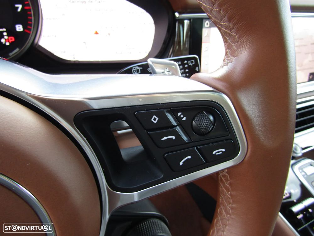 Porsche Panamera Sport Turismo 4 E-Hybrid - 18