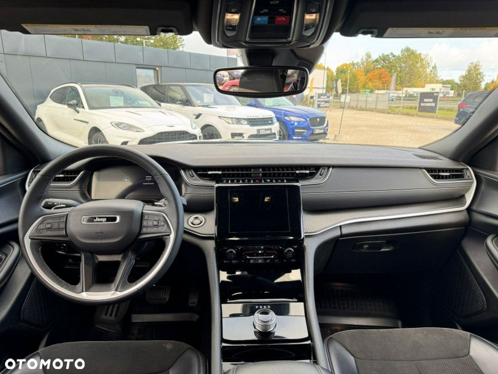 Jeep Grand Cherokee - 12