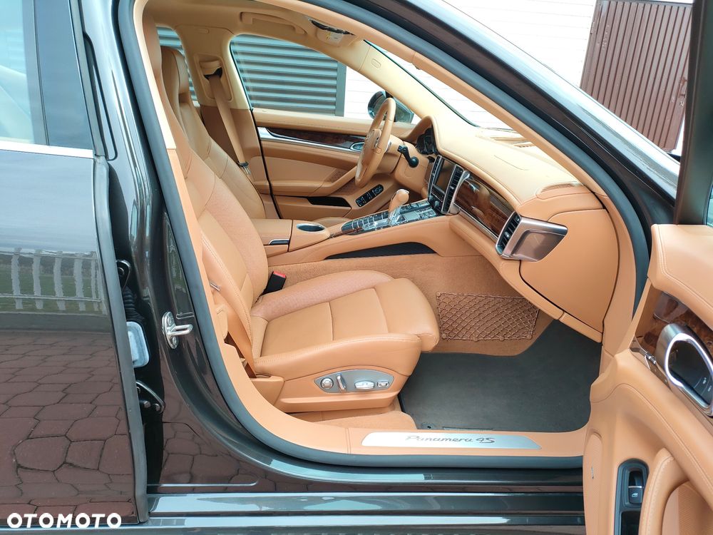 Porsche Panamera 4S - 17