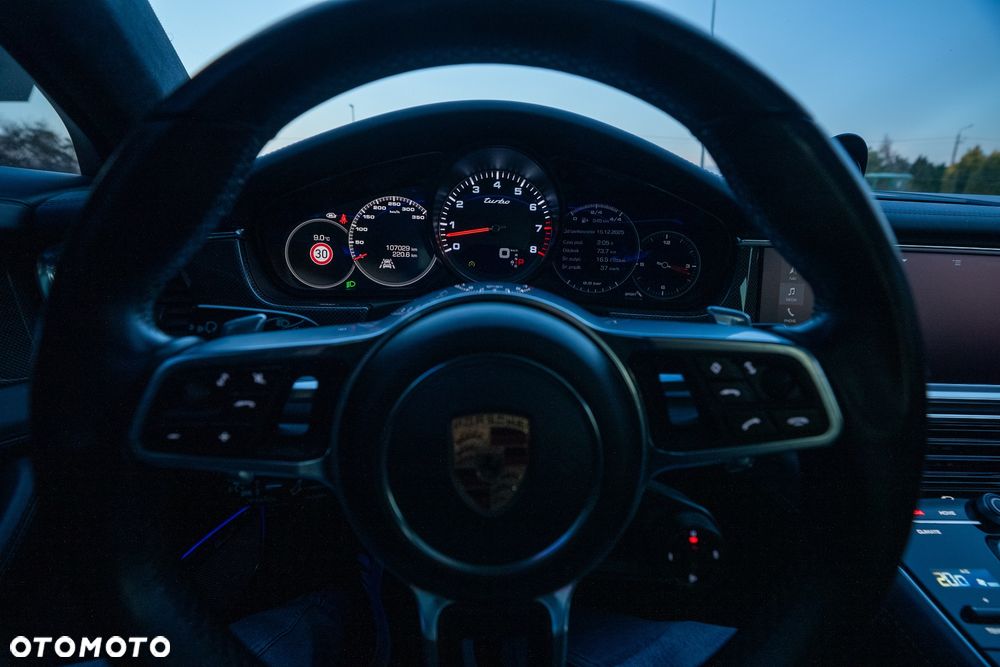Porsche Panamera Turbo - 25
