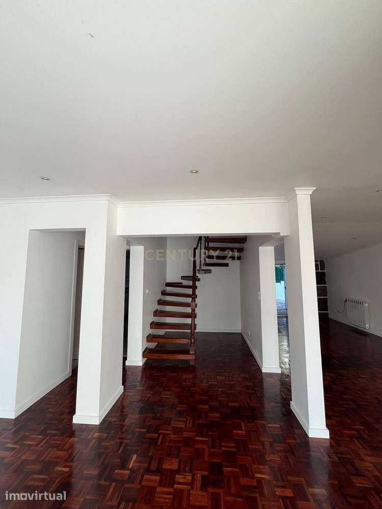 Moradia T3 Exclusiva no coração de Carcavelos – Conforto, Espaço e Cen - Grande imagem: 2/12