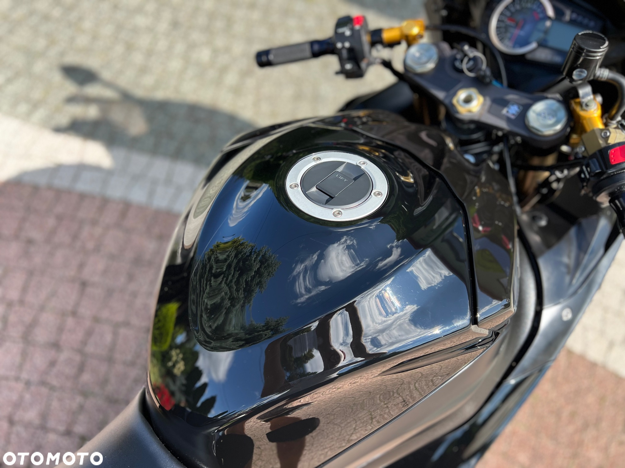 Suzuki GSX-R - 16