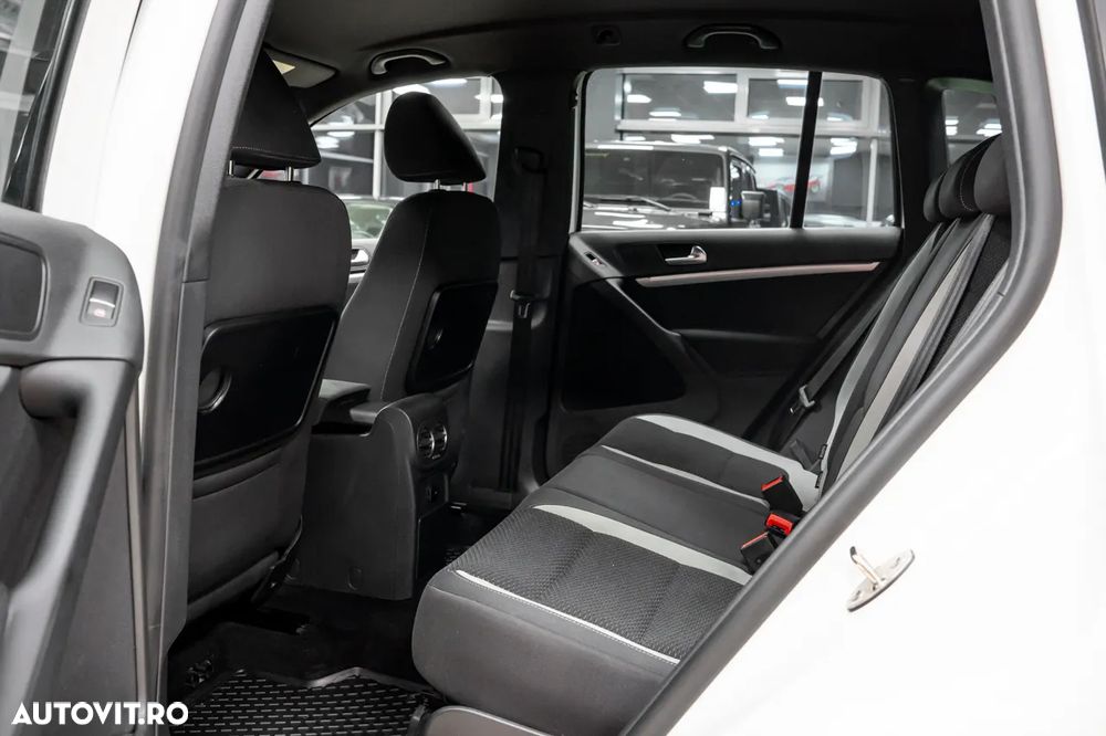 Volkswagen Tiguan 2.0 TDI DPF 4Motion BlueMotion Technology DSG Sport & Style - 23