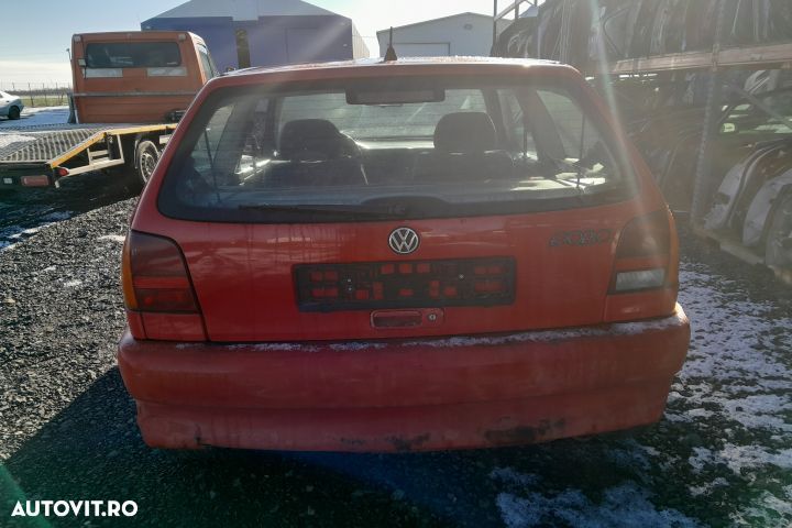 Lampa stop dreapta pe aripa Volkswagen VW Polo 3 6N [1994 - 2001] Hat - 6