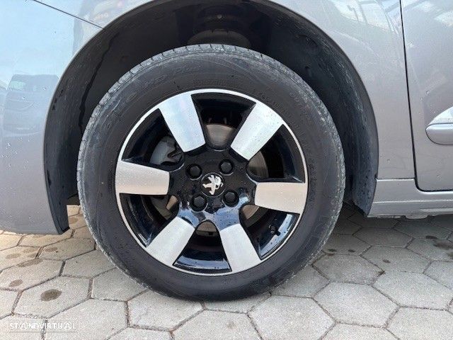 Peugeot 5008 1.6 E-HDi 7L Allure 2-Tronic - 26