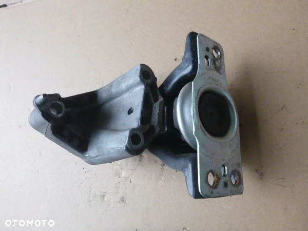 RENAULT CLIO III ŁAPA PODUSZKA SILNIKA 1.5 DCI 8200477151