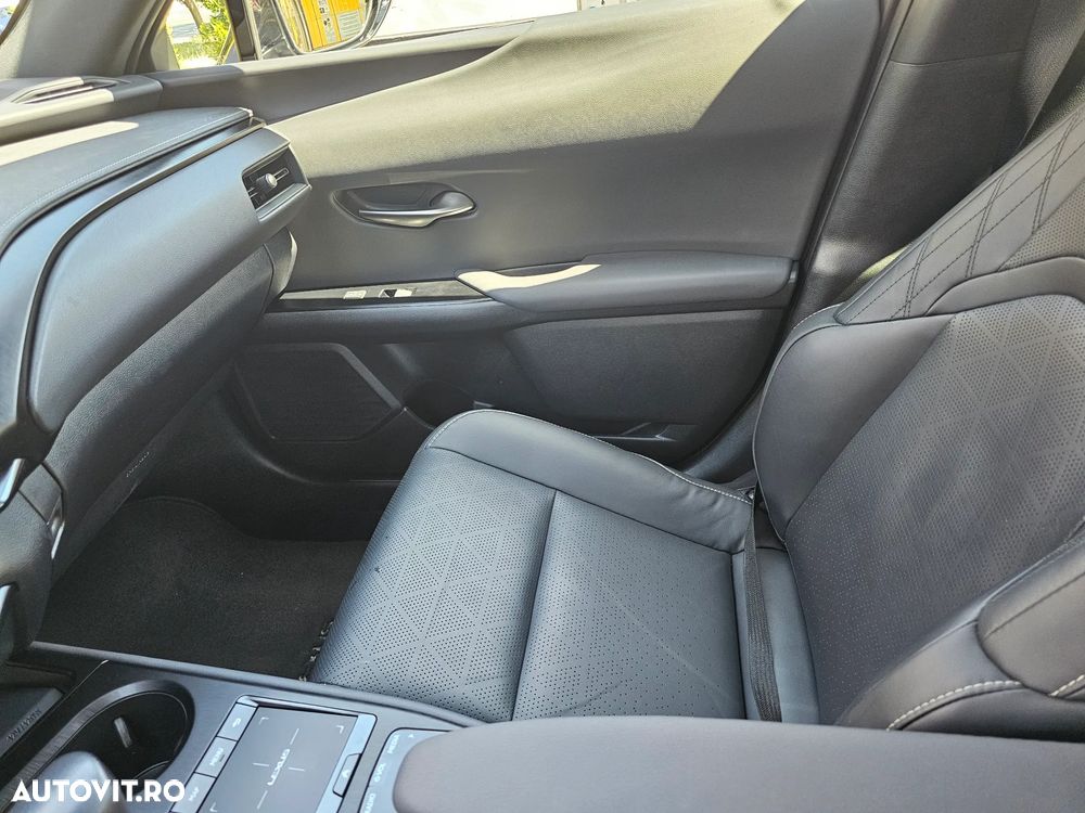 Lexus UX 250h Luxury Line - 12