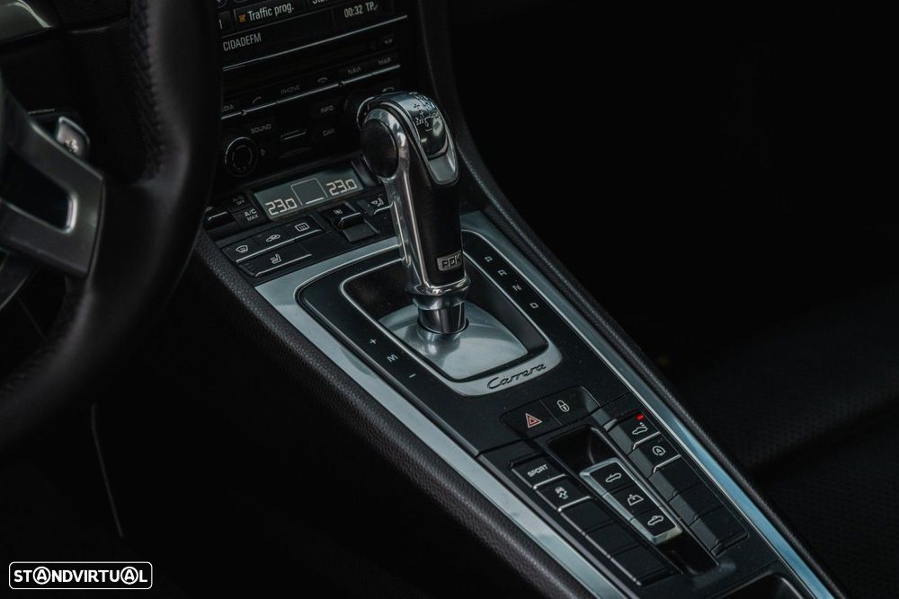 Porsche 911 (991) Carrera 4 Cabriolet PDK Black Edition - 32