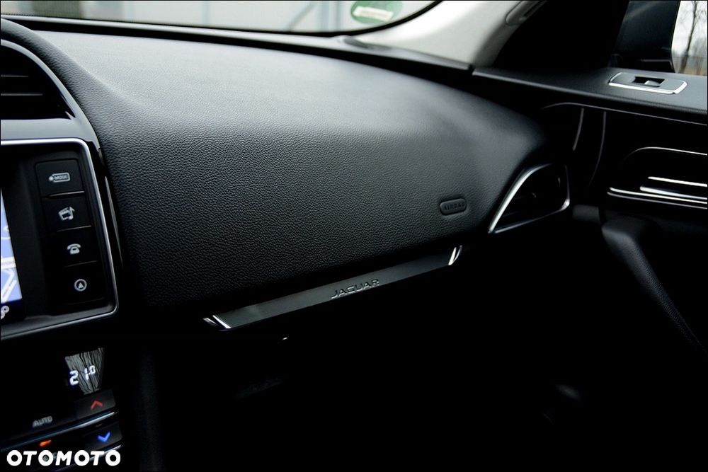 Jaguar F-Pace 2.0 i4D AWD Prestige - 35
